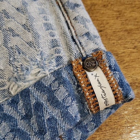 One Teaspoon Patterned Light Blue Bandits Women's Shorts 30 - Picture 4 of 7